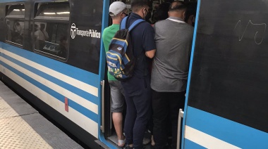 Colgando del tren, como racimos: la izquierda va por la estatización de los ferrocarriles