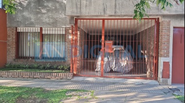 Balean en el rostro a una mujer policía durante una entradera en La Plata