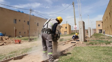 La Provincia reactivó obra de viviendas en Monte Grande tras 18 años de abandono