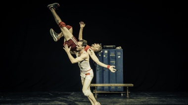 “Un poyo rojo”, teatro físico al límite