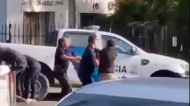 Chocó en el Acceso Oeste, murió su madre y golpeó a 5 policías en el hospital