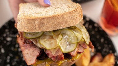 Poker de propuestas porteñas para disfrutar un auténtico pastrami