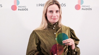 Tamara Tenenbaum ganó el Paidós 2025 por su ensayo “Un millón de cuartos propios”
