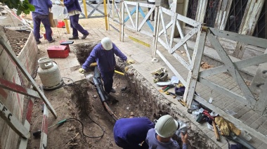 Trabajos para restablecer el servicio eléctrico en varios barrios platenses