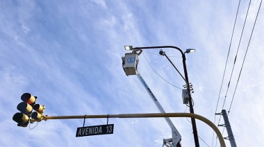 Extienden a los barrios el plan de alumbrado público de La Plata