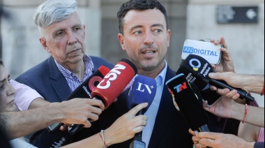Radical con peluca destacó los “muy buenos resultados” económicos del Gobierno