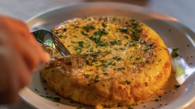 Bombita, gratinada o al corte: una invitación a disfrutar de la tortilla en su día