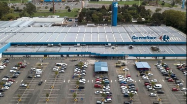 Por el temporal, cedió el techo de hipermercado Carrefour en La Plata