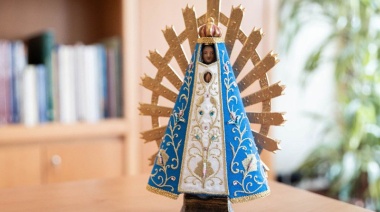 Una estatuilla de Nuestra Señora de Luján, regalo post mortem de Francisco