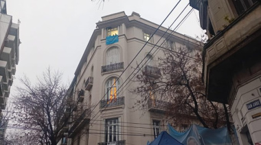 Madruga caliente: La policía sorprendió y corrió a los manifestantes del barrio de Cristina