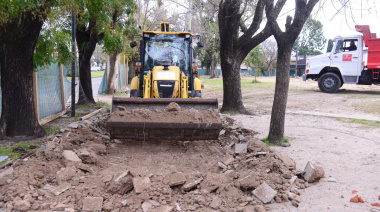La principal plaza de Los Hornos se renueva por completo y será inaugurada en pocas semanas