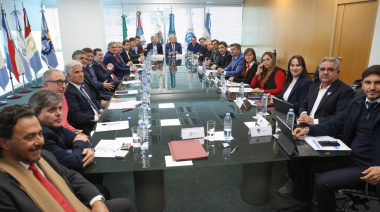 Gobernadores presionan a Milei con una ley para coparticipar el Impuesto a los Combustibles