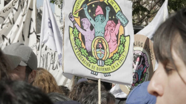 Marcha de antorchas en La Plata en defensa de la universidad pública