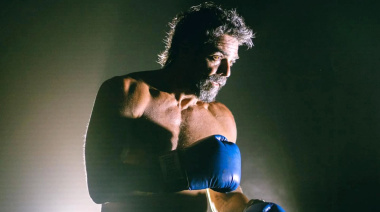 “Caer”: gira y nuevas funciones en el Picadero para Luciano Castro