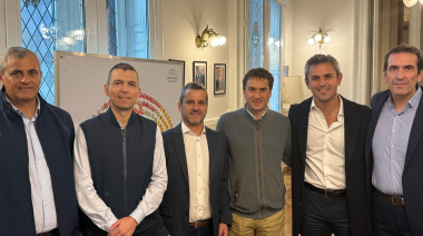 Radicales con peluca se suman al interbloque de LLA y son claves para blindar los vetos de Milei