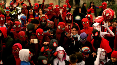 Plenario de Spider-Mans para homenajear al mítico superhéroe