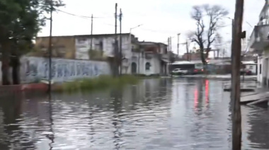 Bronca en Dock Sud: “Caen dos gotas y a salir en lancha”