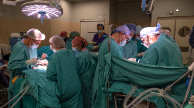 Profesionales del Garrahan lograron separar siamesas gemelas que estaban unidas por el abdomen