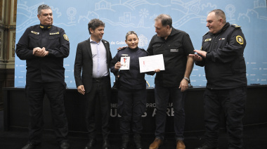Kicillof entregó condecoraciones a oficiales de la Policía bonaerense