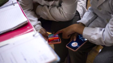 Aseguran que la regulación del uso de celulares mejoró la dinámica en escuelas porteñas