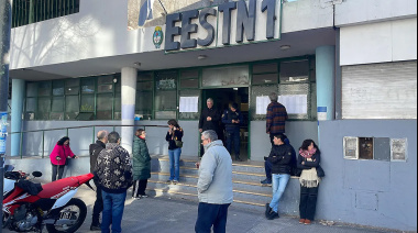 Insólito: Un joven corrió para evitar ser autoridad de mesa en La Plata, pero lo alcanzó la policía