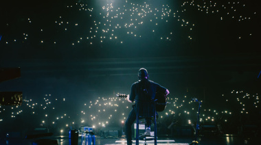 Beto Cuevas deslumbró al homenajear a un histórico MTV Unplugged