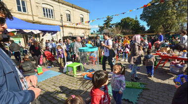 Festival de juegos callejeros en el empedrado platense