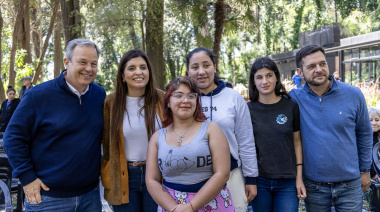 Cascallares encabezó la entrega de insumos a escuelas, merenderos y clubes de barrio