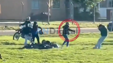 Roban una moto y disparan sus armas a plena luz del día y rodeados de niños en Ezeiza
