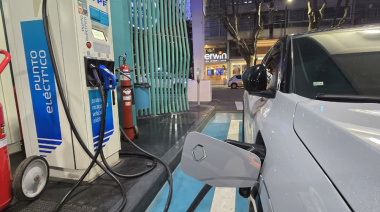 Habilitan puestos de carga para autos eléctricos en las calles porteñas