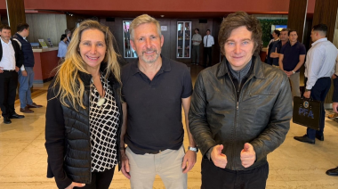 Javier Milei en Paraná: encuentro con Rogelio Frigerio y descanso bajo más de 30 grados
