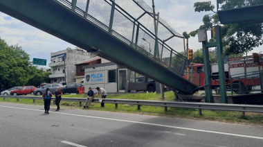 Corte total en General Paz por la caída de un puente peatonal a la altura de Cruz
