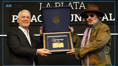 La Plata: Alak distinguió como visitante ilustre a Johnny Depp