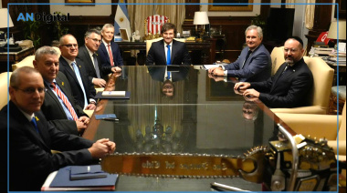 Milei retomó la agenda: militares, motosierra, Israel y la camiseta de Estudiantes