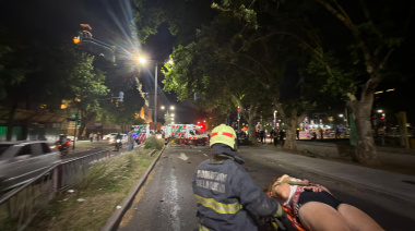 Choque múltiple en avenida Belgrano deja dos personas fallecidas y tres heridos graves