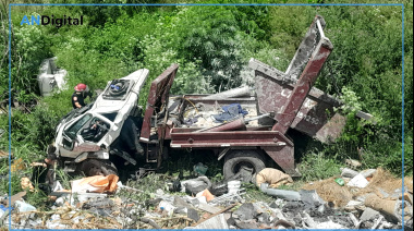 Camión volquetero cayó en cantera de Melchor Romero: dos heridos