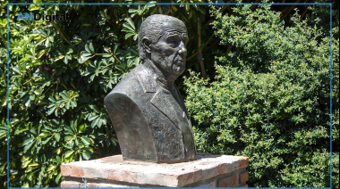 La Ciudad inauguró la primera escultura en homenaje a Favaloro