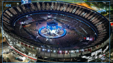 María Becerra deslumbró en River con sus alter egos y un cierre cargado de emoción