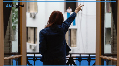 CFK criticó las ideas y venidas con el dólar y habló de “economía en caída libre”