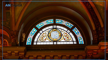 El Salón Dorado de La Plata vuelve a lucir sus históricos vitrales