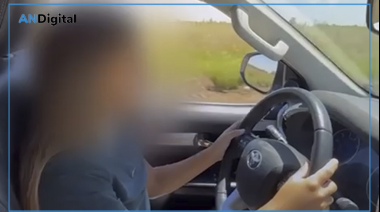 Piden quitarle la licencia a la ex de El Polaco por dejar conducir a su hija de 12 años