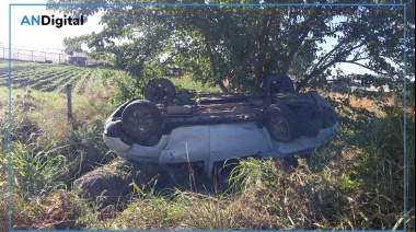 Distracción fatal rumbo a la Costa: la esposa le dio un mate, volcó y murió