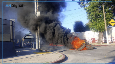Municipales quemaron cubiertas en Morón y destrozaron el Concejo Deliberante