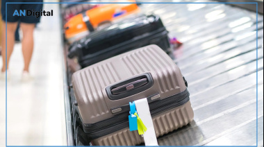 Sturzenegger calificó de “héroes” a los argentinos que vacacionan en el exterior