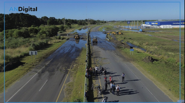Se rompió un caño cloacal e inundó de materia fecal la Ruta 11 a la altura de Pinamar
