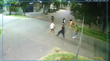 Terrible pelea callejera en Lomas: joven desmayado de un patadón en la cabeza