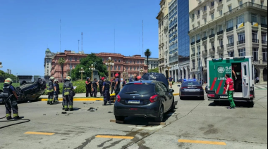 Choque y vuelco frente a la Casa Rosada dejó tres personas heridas