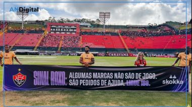 Un histórico de Brasil interviene su camiseta para concientizar sobre la violencia de género