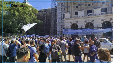 Trabajadores del Astillero Río Santiago protestaron contra el aumento salarial de Kicillof