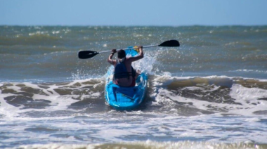 Villa Gesell: denunciaron a un guardavidas por no rescatar a un kayakista en peligro